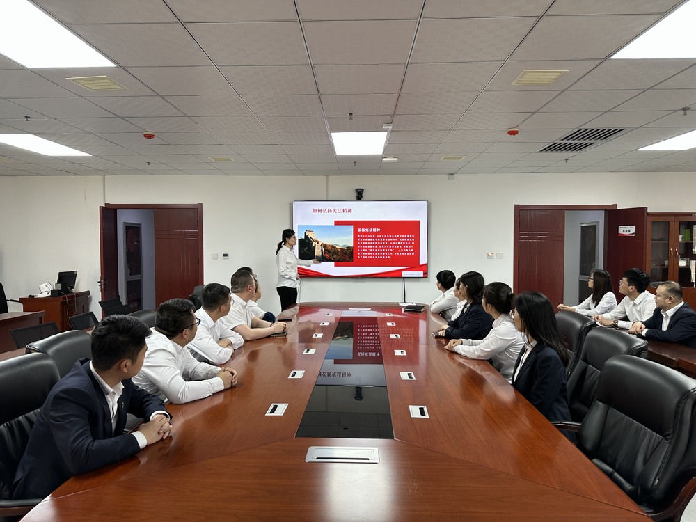 陜煤建設(shè)洗選煤運營公司開展“弘揚憲法精神，維護憲法權(quán)威”國家憲法日主題宣傳活動