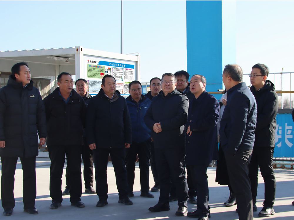 榆林市副市長沈效功一行蒞臨榆林市第八中學(xué)遷建項(xiàng)目調(diào)研指導(dǎo)工作