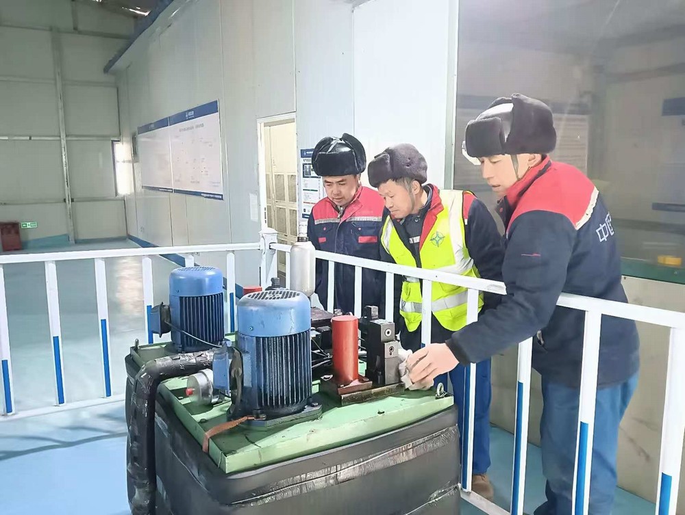 陜煤建設(shè)礦建三公司：堅(jiān)守一線(xiàn) 畫(huà)好春節(jié)“平安符”