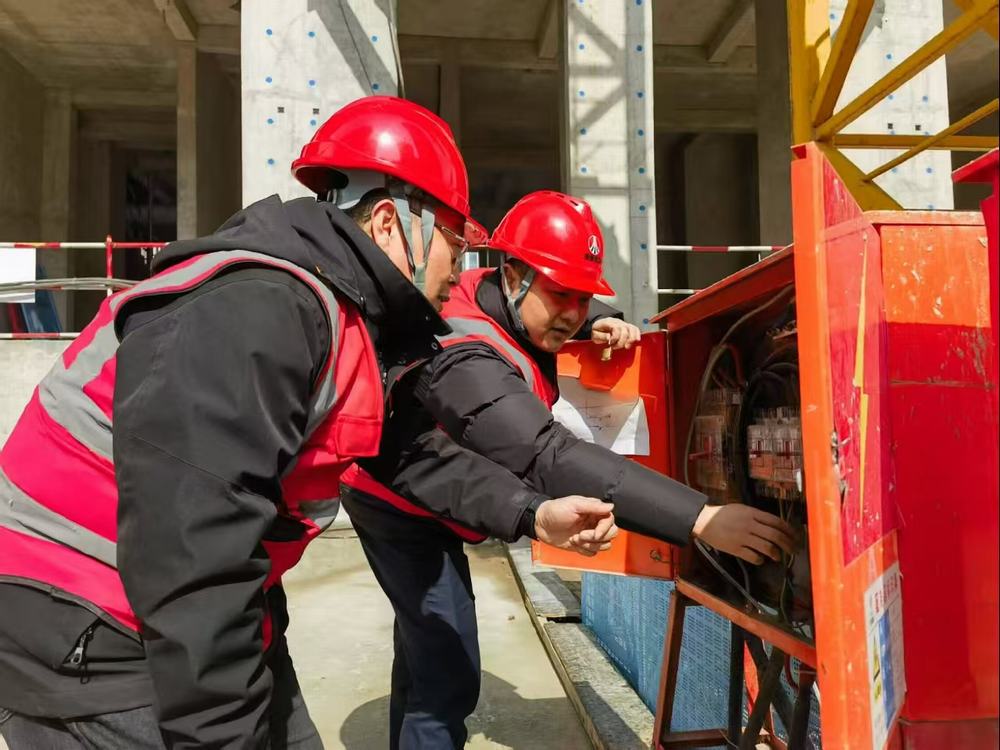 陜煤建設(shè)榆林公司榆溪圣境項目部：黨旗飄揚(yáng)筑防線 先鋒護(hù)航保復(fù)工