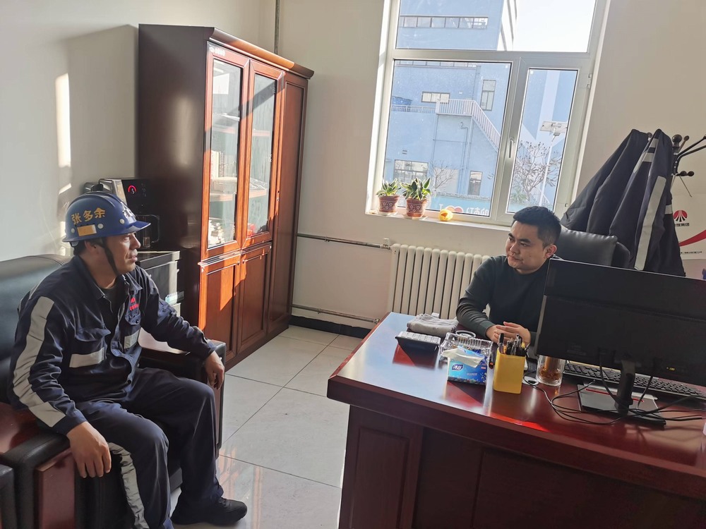 陜煤建設(shè)洗選煤運營公司紅柳林洗煤廠項目部：搭起“連心橋” 維穩(wěn)記心間