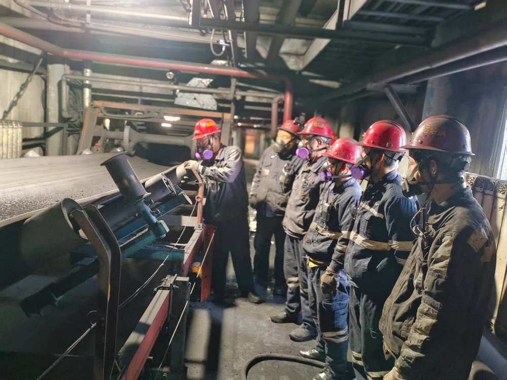 陜煤建設(shè)洗選煤運(yùn)營(yíng)公司澄合山陽(yáng)運(yùn)營(yíng)項(xiàng)目部：擰緊班組“安全閥”，奏響生產(chǎn)“交響曲”