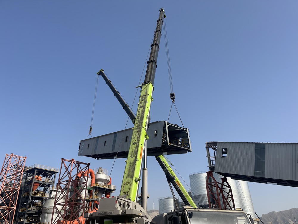 陜煤建設(shè)天工公司土建第二十一項(xiàng)目部：雙機(jī)抬吊破難題，通廊凌空展雄姿