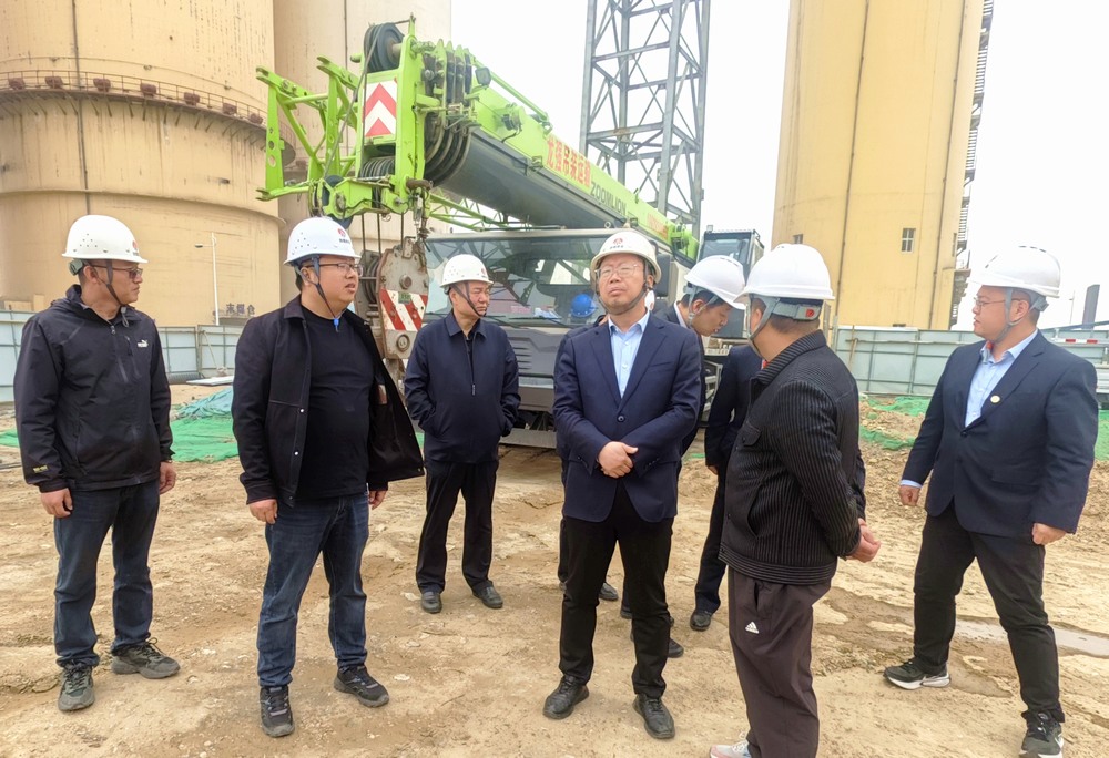 陜西陜煤榆北煤業(yè)有限公司黨委委員、副總經(jīng)理黃永安一行深入天工公司基層項目檢查指導(dǎo)