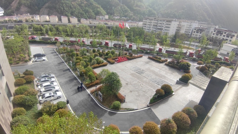 陜煤建設(shè)漢中分公司承建的培訓中心路面維修項目順利通過竣工驗收