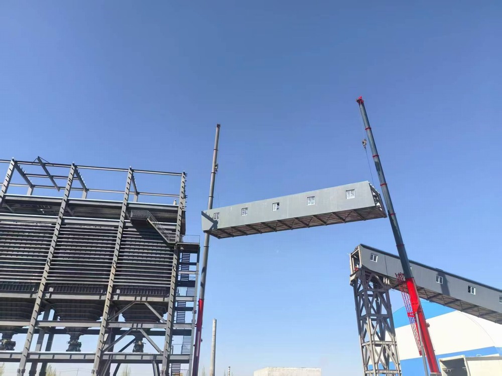 陜煤建設天工公司新疆第一項目部：雙機協(xié)作展絕技，棧橋凌空貫長虹