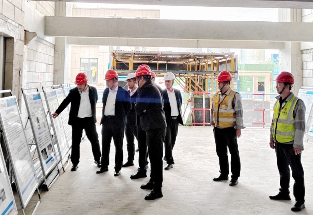 陜煤集團(tuán)基本建設(shè)部高級主任師楊景輝一行深入陜煤建設(shè)銅煤公司承建的檸條塔新建3#、4#員工公寓樓項(xiàng)目檢查指導(dǎo)工作