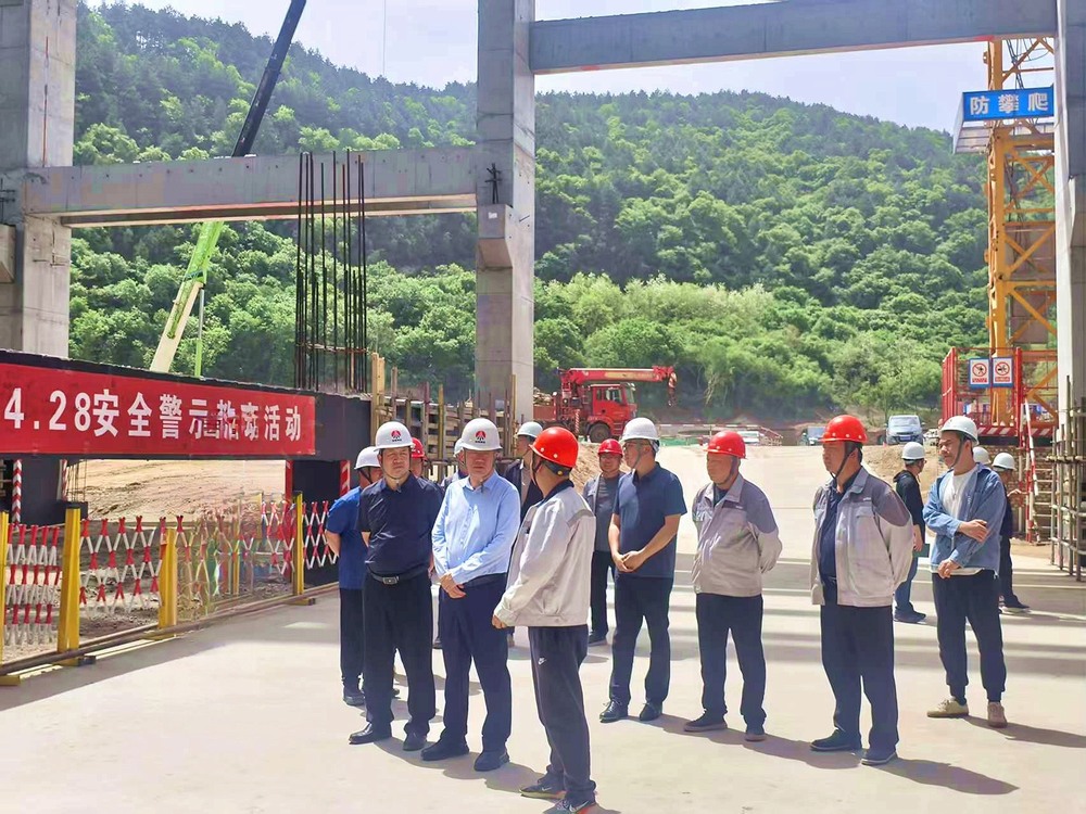 劉保江深入天工公司基層開展重點進度監(jiān)管項目生產(chǎn)督導(dǎo)檢查