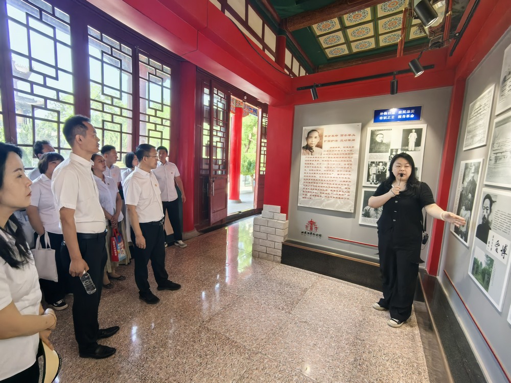 陜煤建設路橋分公司黨支部開展“緬懷先烈憶黨史，傳承精神踐初心”主題黨日活動