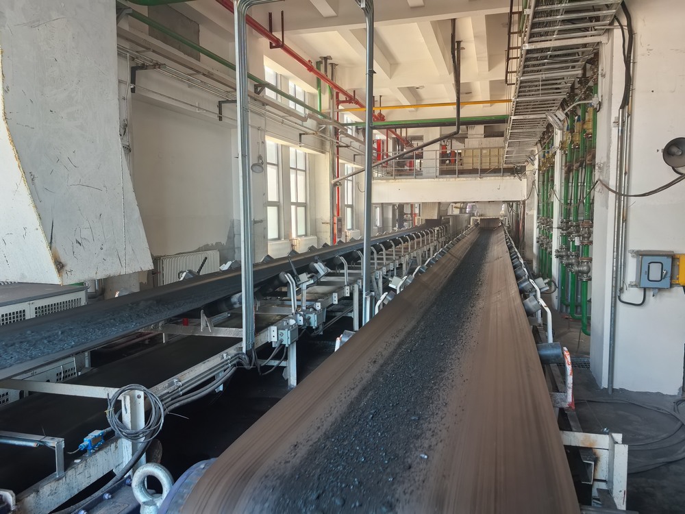 陜煤建設(shè)韓城分公司安裝四項(xiàng)目部：王峰煤礦選煤廠帶煤試生產(chǎn)成功，以攻堅(jiān)之勢(shì)鑄就精品工程