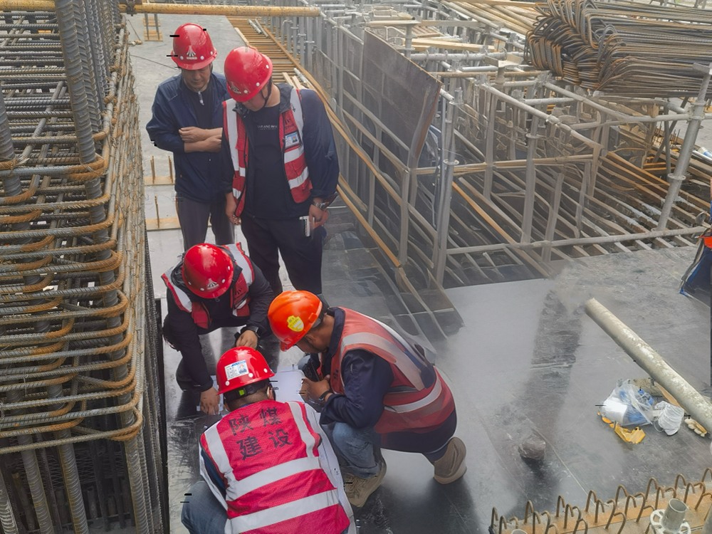 陜煤建設(shè)與浙江二建跨項目聯(lián)動 ，聚焦汽機(jī)預(yù)埋螺栓施工技術(shù)攻堅