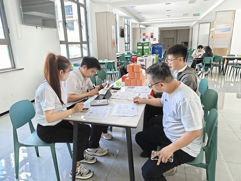 陜煤建設(shè)天工公司： 刷臉就餐，智慧食堂讓“靠臉吃飯”成為新時尚