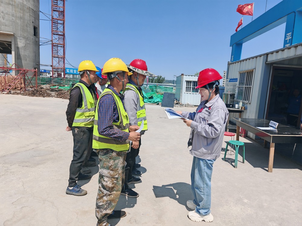 陜煤建設(shè)韓城分公司：玫瑰鏗鏘護安全 巾幗芳華鑄防線