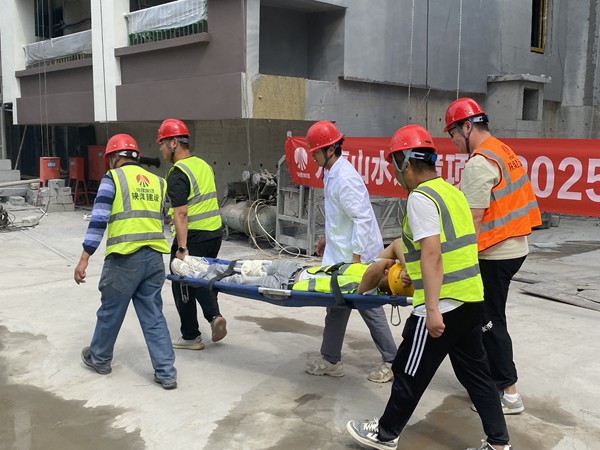 陜煤建設大秦置業(yè)公司：山水逸境項目開展高處墜落應急救援演練