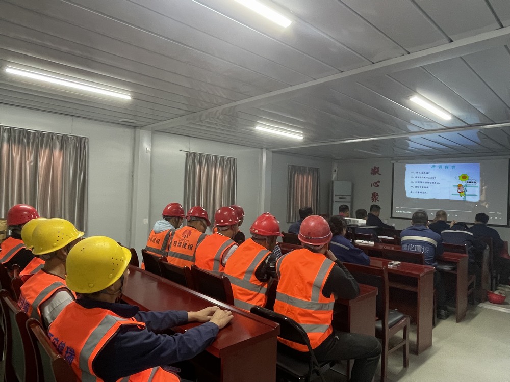 陜煤建設(shè)韓城分公司土建六項(xiàng)目部：高溫“烤”驗(yàn)下，工會(huì)“涼”策護(hù)平安