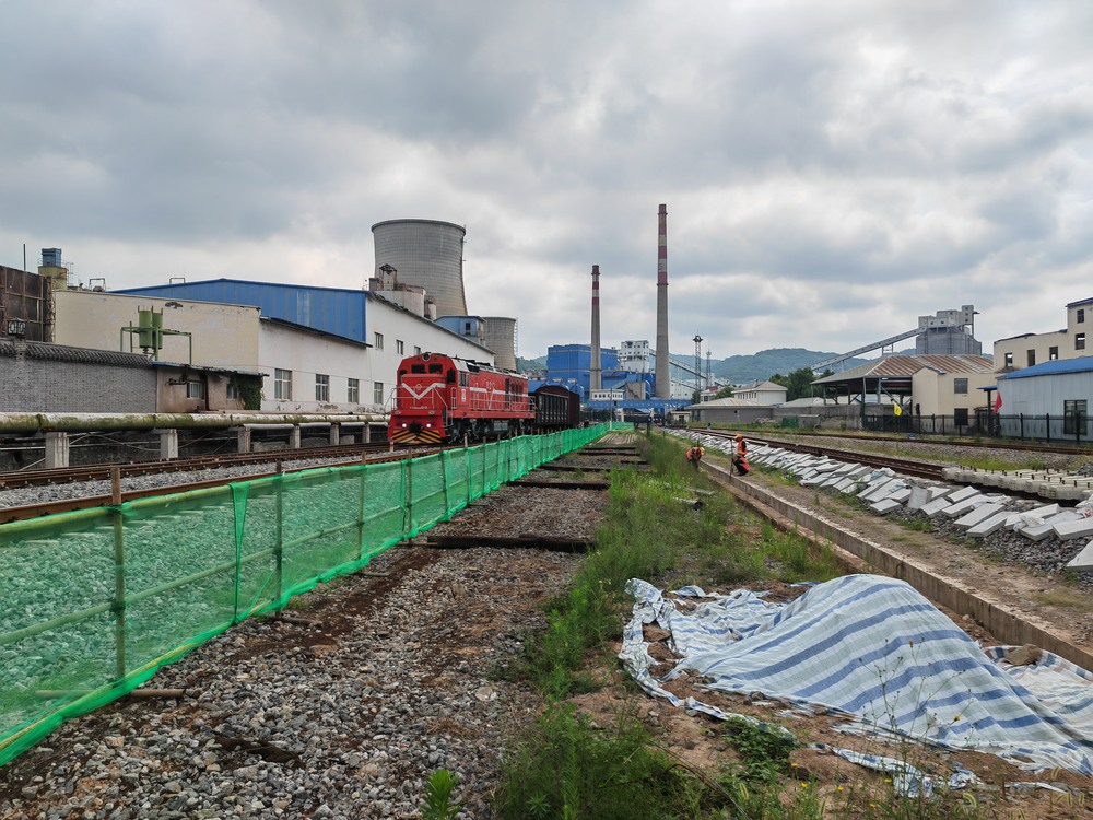 陜煤建設(shè)路橋分公司黃陵項目部迎雨季、戰(zhàn)酷暑、攻堅沖刺保工期