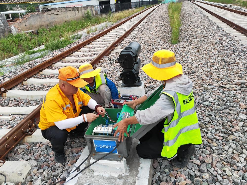 “路”途坦蕩！陜煤建設(shè)路橋分公司黃陵項(xiàng)目部“組合拳”齊發(fā)力