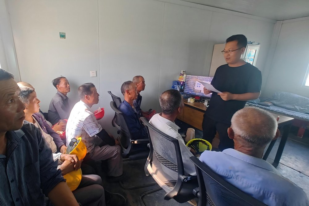 “薪”事落地！陜煤建設(shè)路橋分公司專項監(jiān)督讓農(nóng)民工子女安心上學(xué)