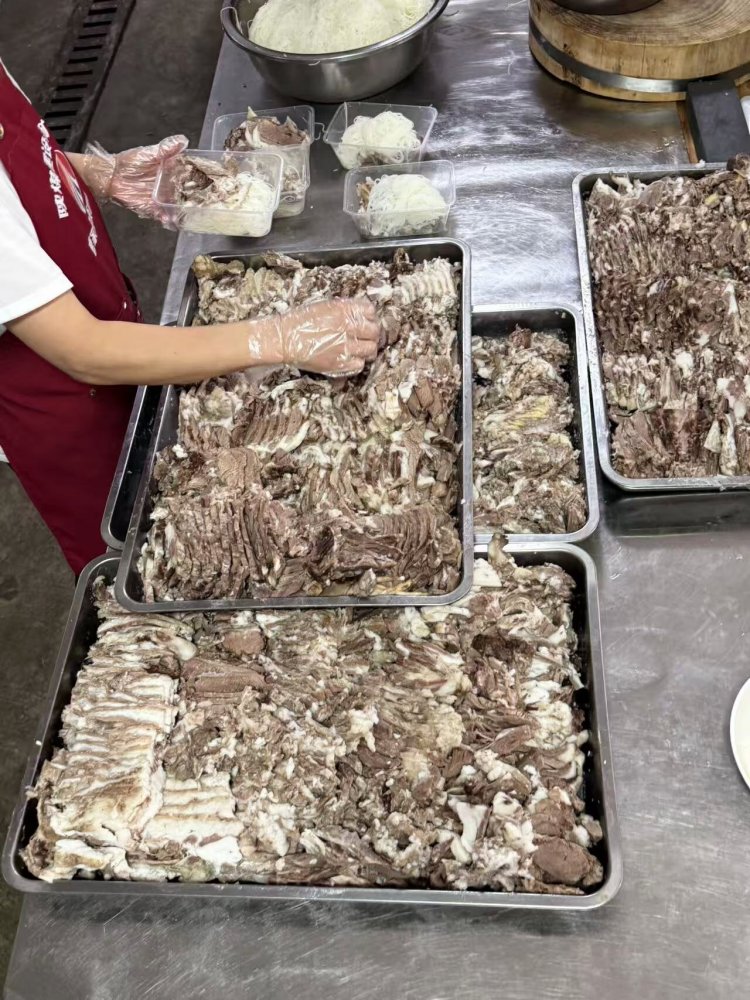 陜煤建設(shè)煤礦運(yùn)營服務(wù)分公司：暖心暖胃更暖情 一碗羊肉泡饃里的“家”味道