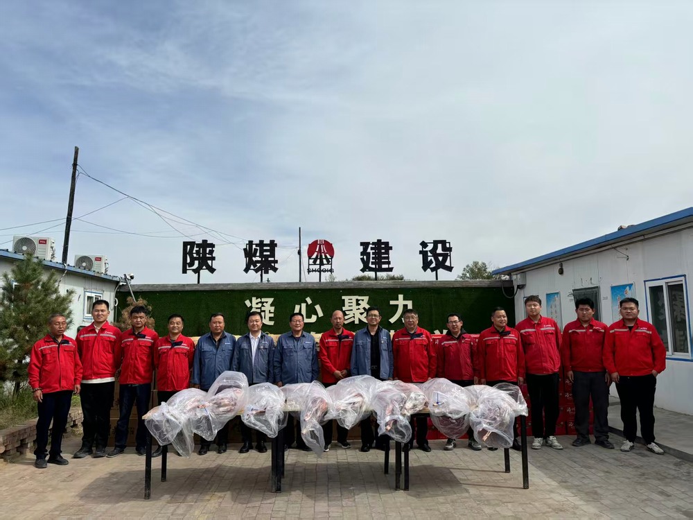 郭家灘礦業(yè)公司總經(jīng)理宋隆蒞臨陜煤建設礦建二公司郭家灘項目部進行“雙節(jié)”前慰問