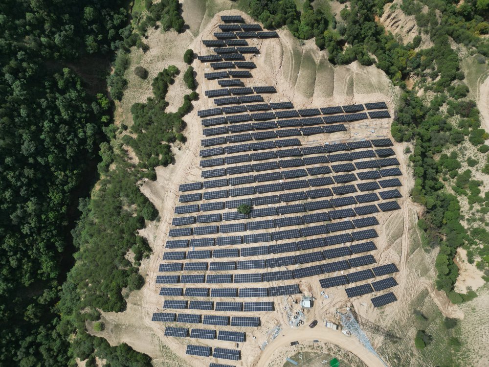 陜煤建設(shè)天工公司承建的安塞區(qū)鐮刀灣鎮(zhèn)100MW農(nóng)光互補(bǔ)項(xiàng)目光伏廠區(qū)#2標(biāo)段順利通過標(biāo)段完工驗(yàn)收