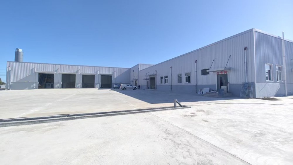 陜煤建設(shè)路橋分公司胡家河煤礦二號(hào)風(fēng)井及附屬工程膠輪車庫(kù)、材料庫(kù)、砂石料庫(kù)工程通過預(yù)驗(yàn)收