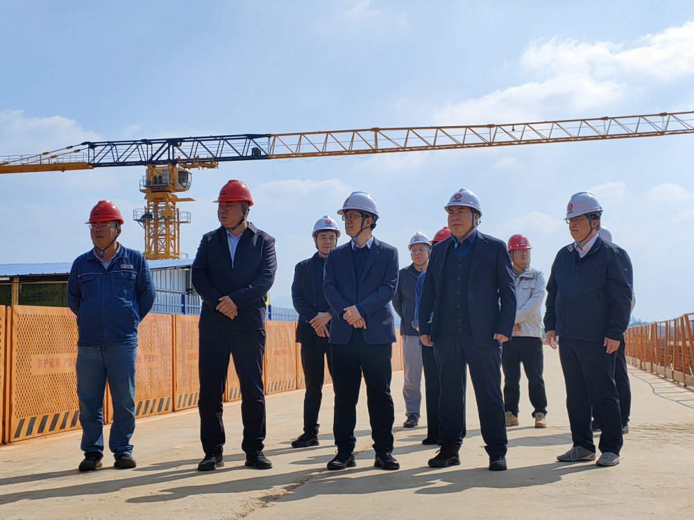 省紀(jì)委監(jiān)委駐陜煤集團(tuán)紀(jì)檢監(jiān)察組組長(zhǎng)、集團(tuán)黨委委員、紀(jì)委書記閆恒光一行深入陜煤汨羅電廠項(xiàng)目調(diào)研指導(dǎo)工作