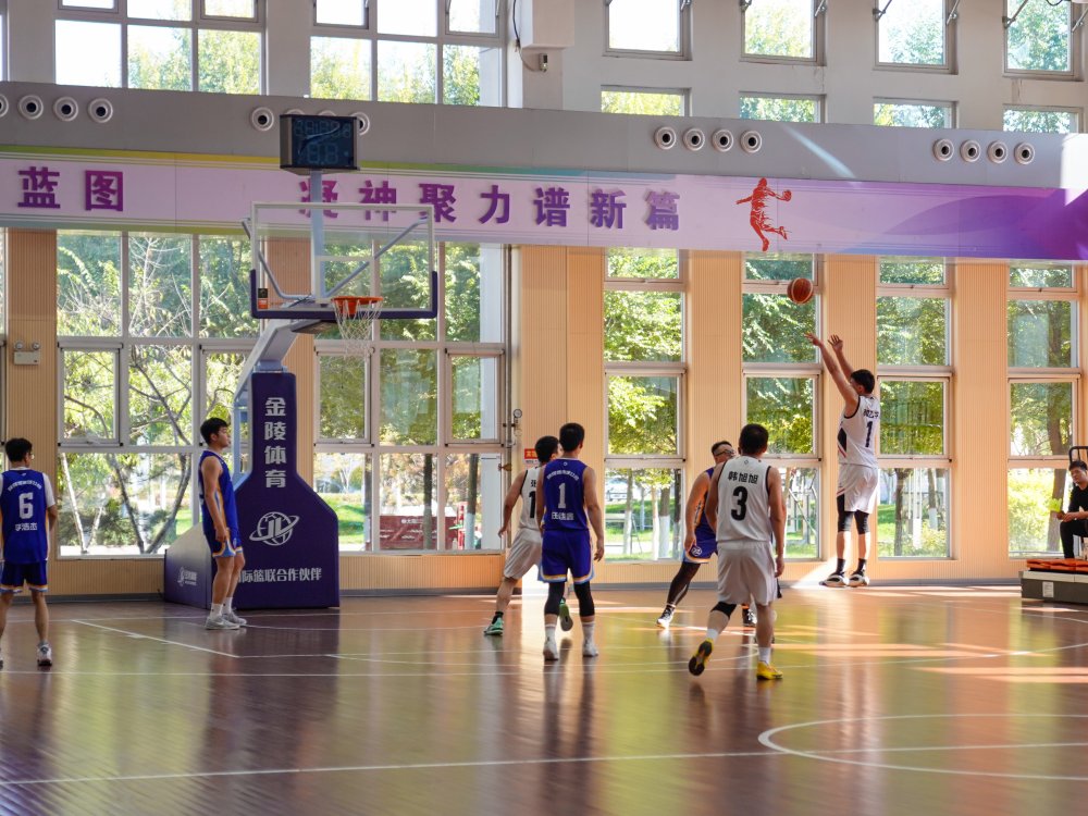 以球會(huì)友促協(xié)作 賽場(chǎng)拼搏展風(fēng)采