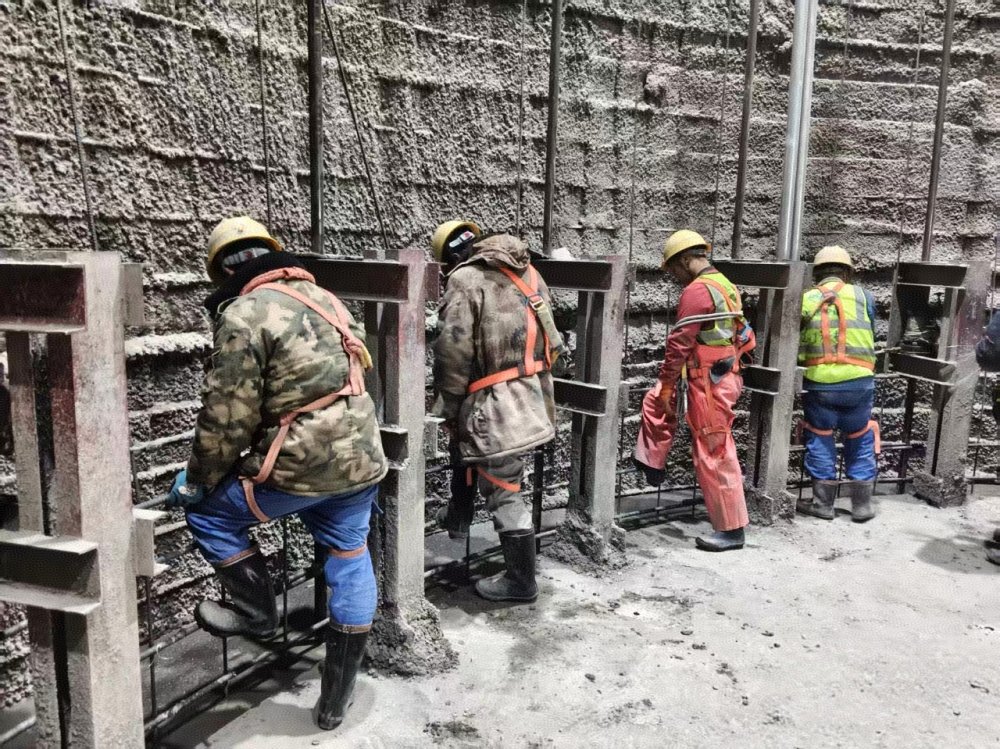 陜煤建設(shè)礦建三公司天山（二號(hào)井）項(xiàng)目部：百日安全護(hù)航?jīng)Q戰(zhàn)四季度 豎井施工攻堅(jiān)傳捷報(bào)