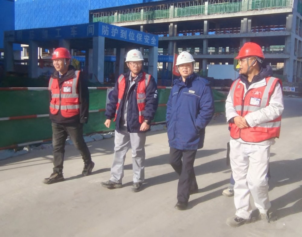 榆林化學(xué)總會計師張建華深入陜煤建設(shè)天工公司基層項目部檢查指導(dǎo)工作